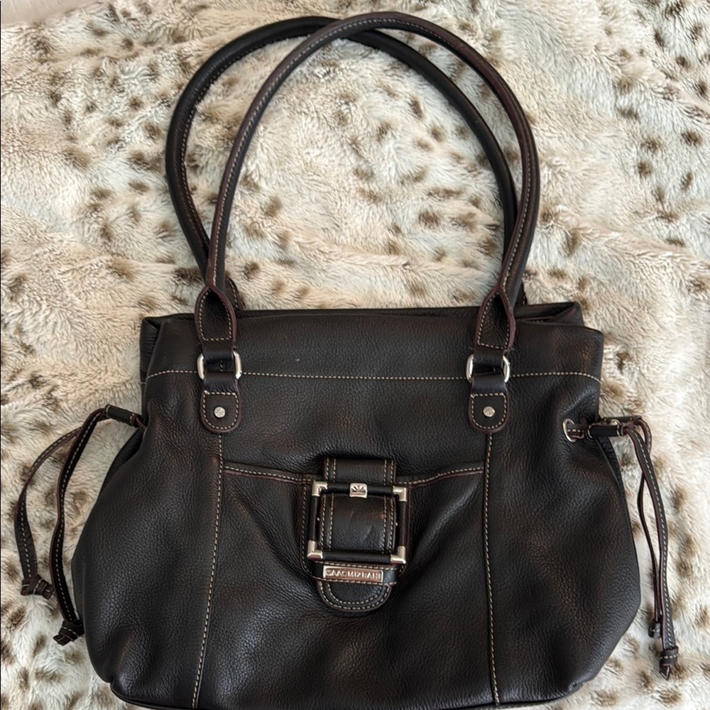 Isaac Mizrahi Black Leather Shoulder Bag with Sophisticated Style